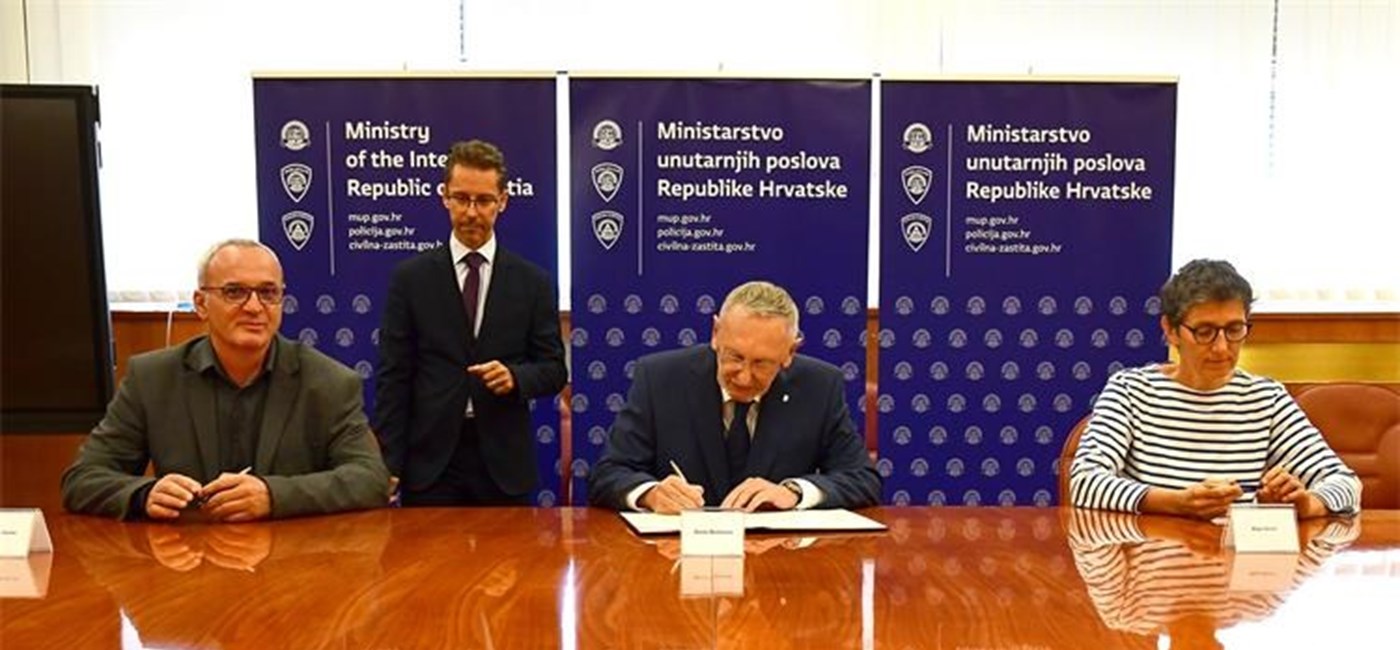 Ministar Božinović potpisao sporazum i protokole o zaštiti medijskih djelatnika